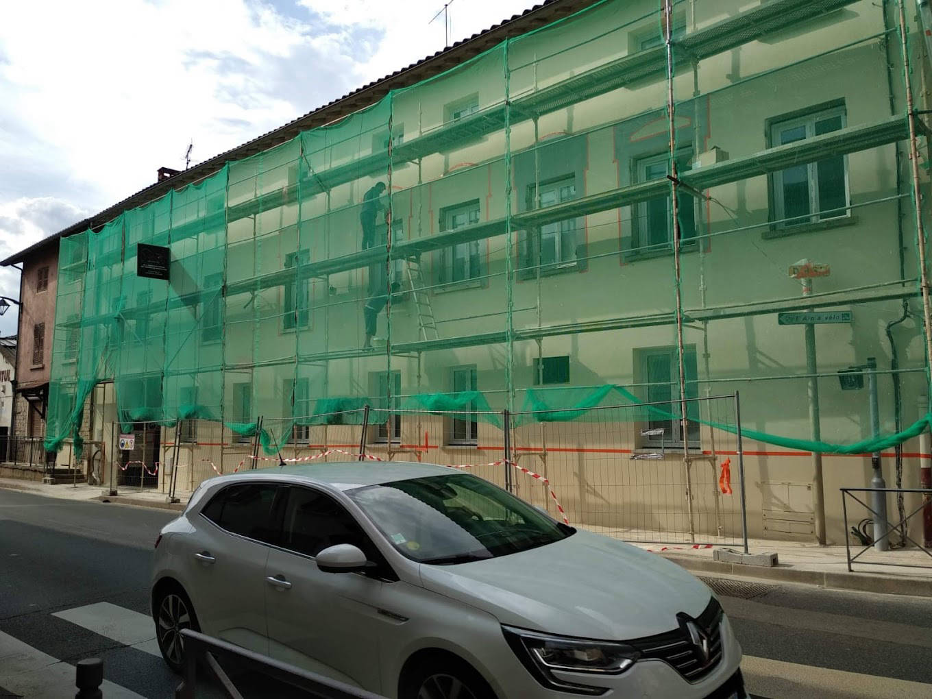 ravalement, d’enduits, de crépis, d’étanchéité et de peinture, sur façades neuves ou anciennes villefranche