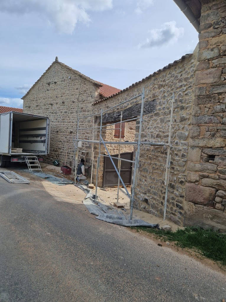 ravalement, d’enduits, de crépis, d’étanchéité et de peinture, sur façades neuves ou anciennes villefranche