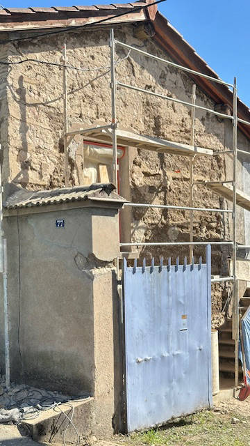 ravalement, d’enduits, de crépis, d’étanchéité et de peinture, sur façades neuves ou anciennes villefranche